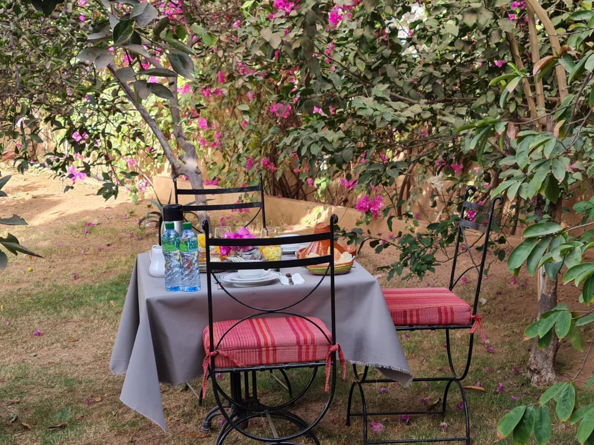 Le Souimanga Bleu Saly Bed and Breakfast Exteriör bild