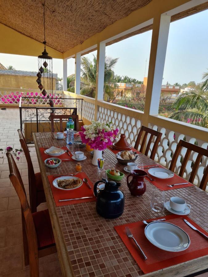 Le Souimanga Bleu Saly Bed and Breakfast Exteriör bild