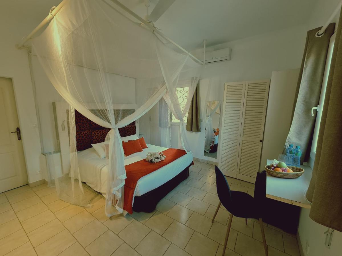 Le Souimanga Bleu Saly Bed and Breakfast Exteriör bild