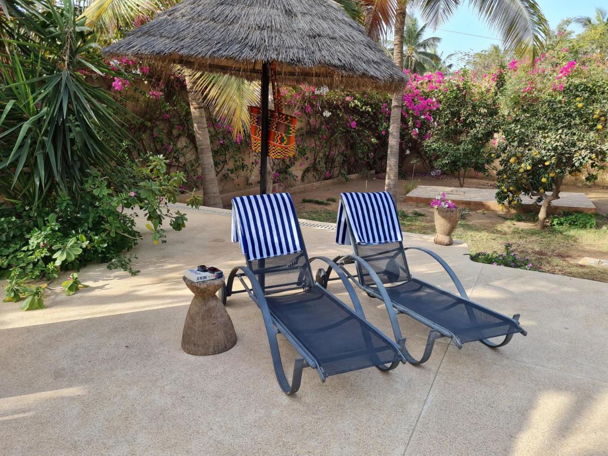 Le Souimanga Bleu Saly Bed and Breakfast Exteriör bild
