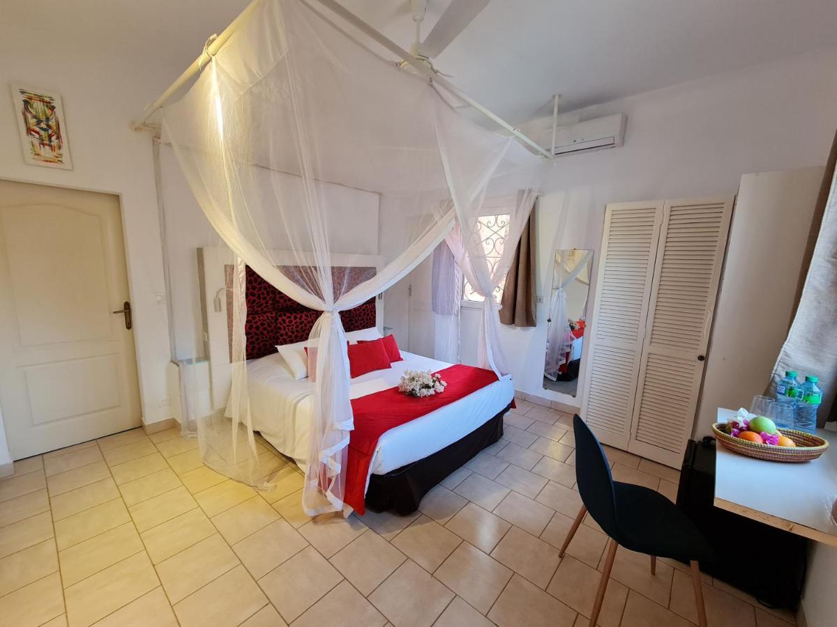 Le Souimanga Bleu Saly Bed and Breakfast Exteriör bild