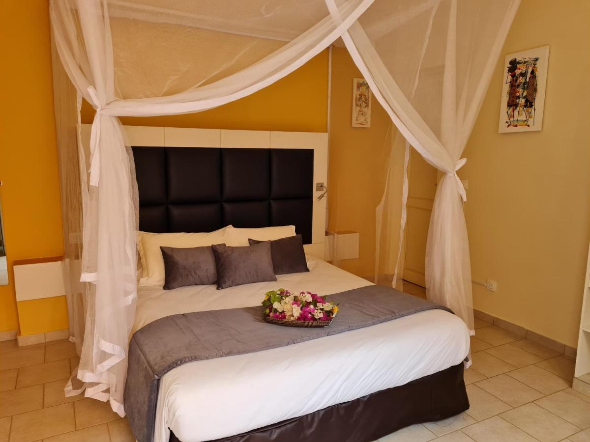 Le Souimanga Bleu Saly Bed and Breakfast Exteriör bild