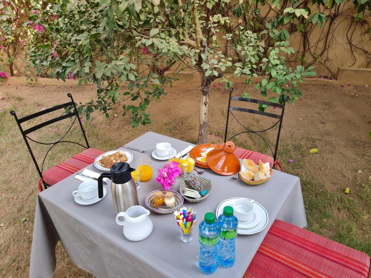 Le Souimanga Bleu Saly Bed and Breakfast Exteriör bild