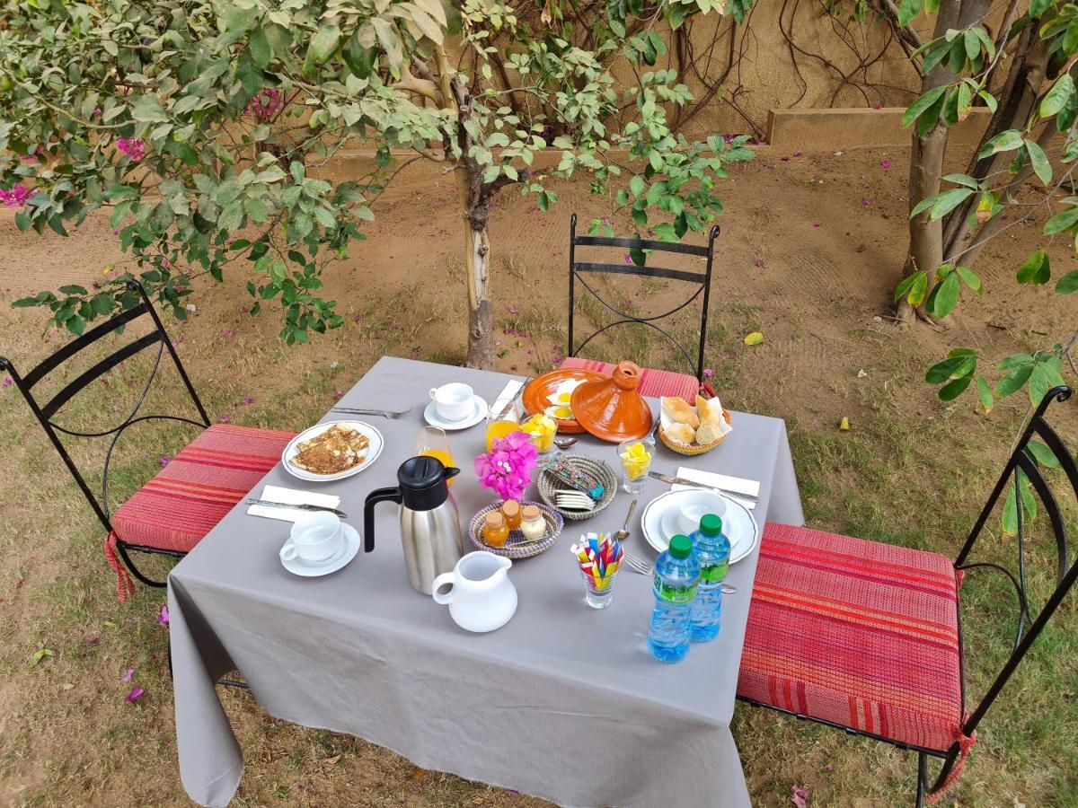 Le Souimanga Bleu Saly Bed and Breakfast Exteriör bild