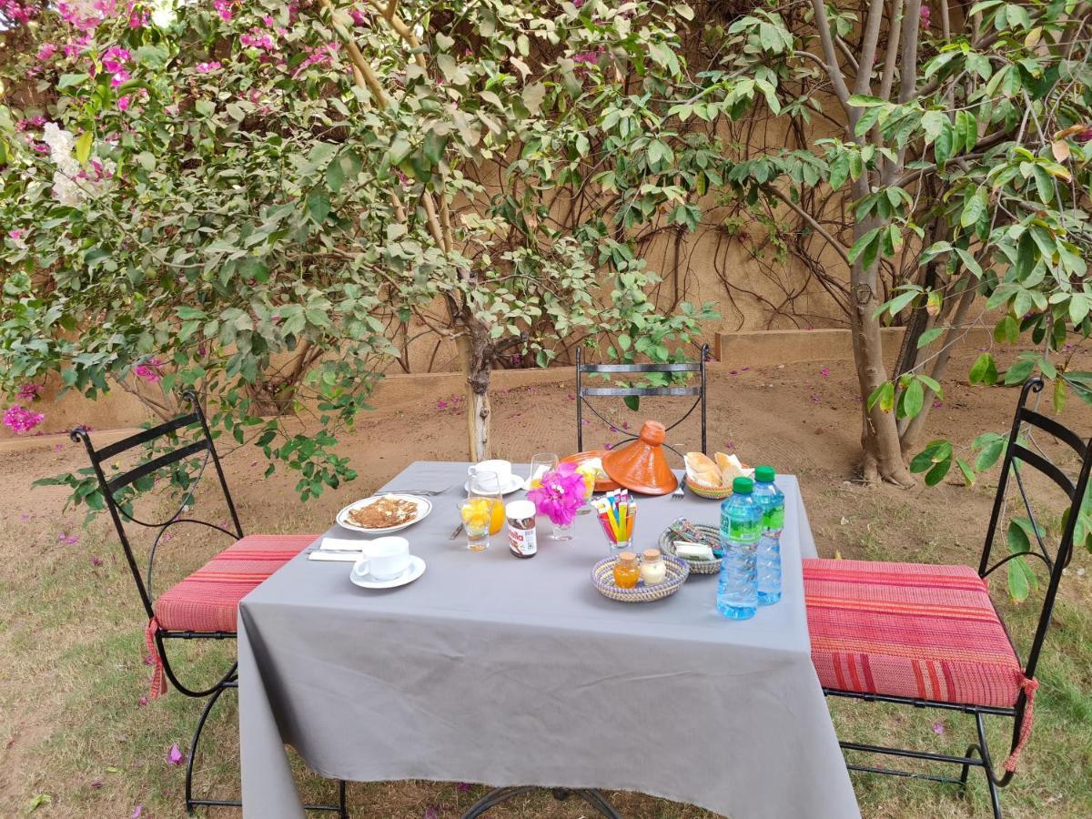 Le Souimanga Bleu Saly Bed and Breakfast Exteriör bild