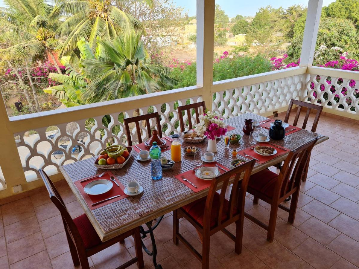 Le Souimanga Bleu Saly Bed and Breakfast Exteriör bild
