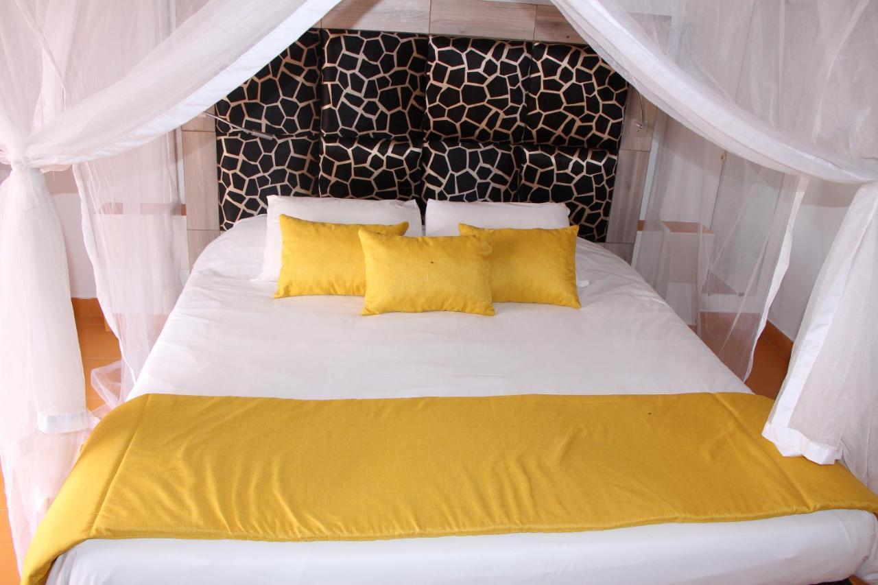 Le Souimanga Bleu Saly Bed and Breakfast Exteriör bild