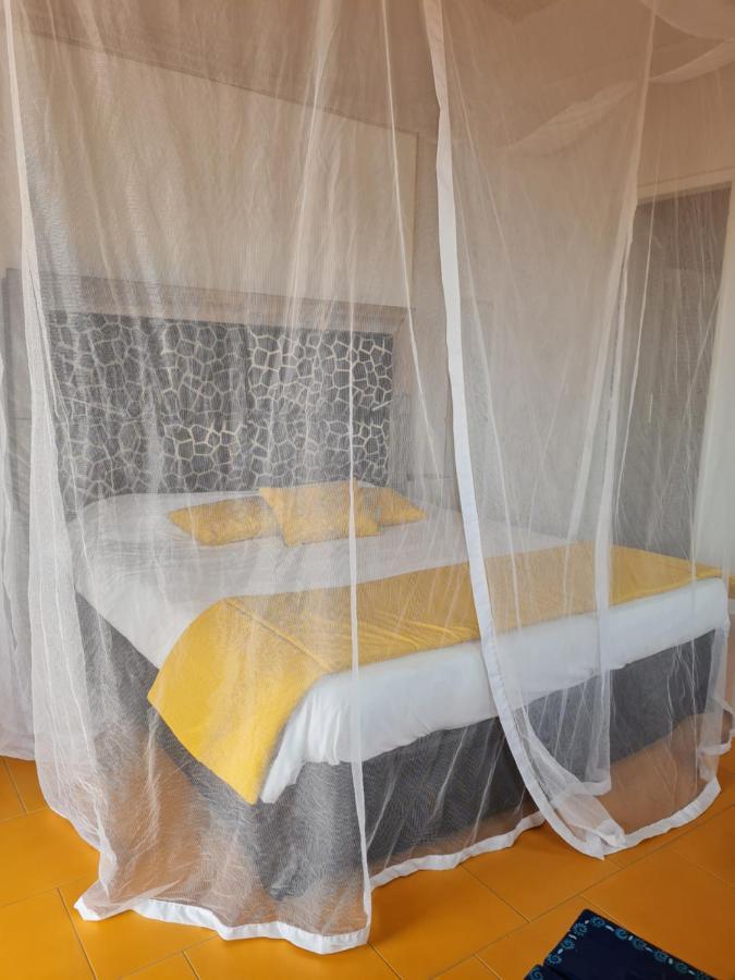 Le Souimanga Bleu Saly Bed and Breakfast Exteriör bild
