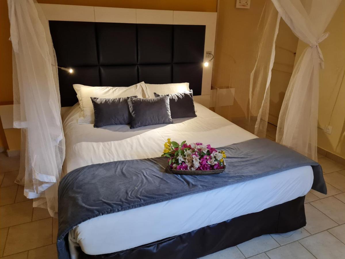 Le Souimanga Bleu Saly Bed and Breakfast Exteriör bild